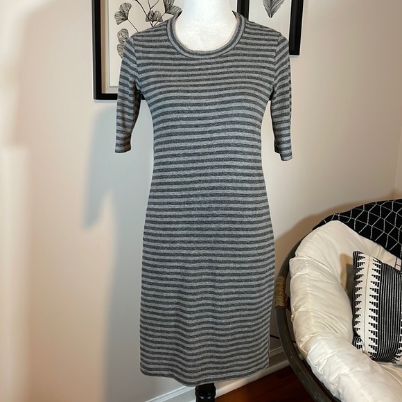 🤩3 for $30 Bundle Deal🤩
NWT Paraphrase bodycon dress - Picture 1 of 8